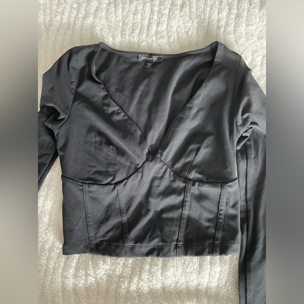 DYNAMITE V NECK TOP